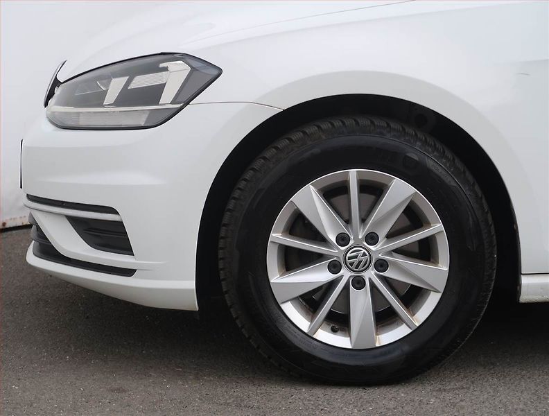 Volkswagen Golf (2018) Comfortline 1.4 TSI, Tempomat - fotka 14 z 17
