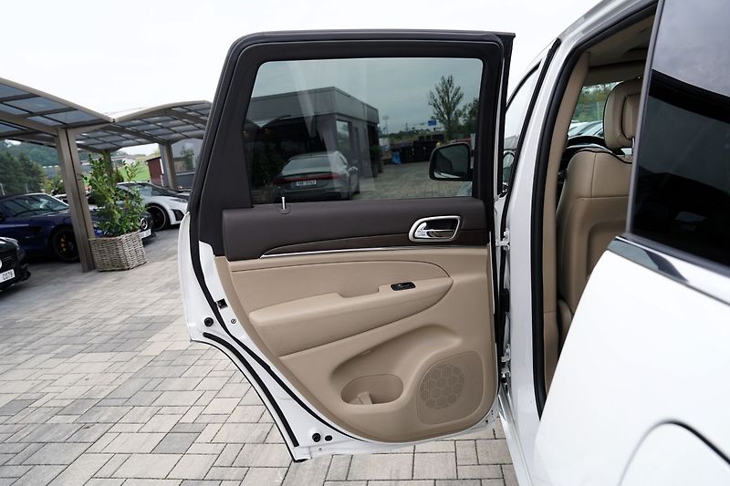 Jeep Grand Cherokee 3.0 CRD/Overland/Facelift/250 - fotka 22 z 46