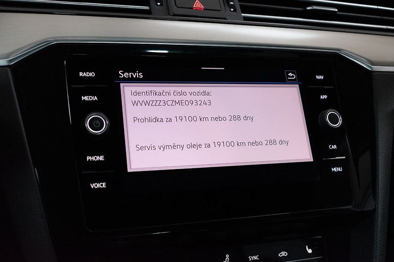 Volkswagen Passat 1.5 TSI ELEGANCE*DSG*DPH*ČR 1M - fotka 30 z 39