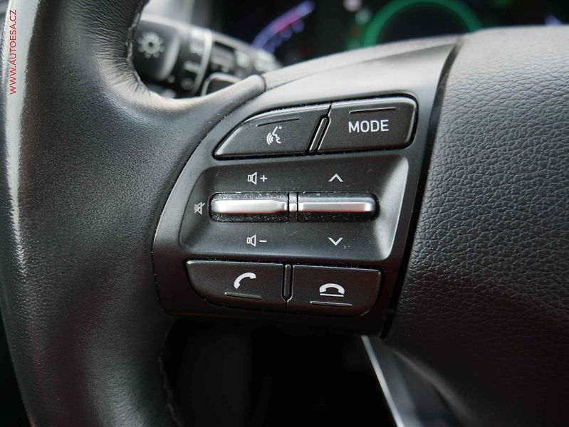 Hyundai i30 (2022) 1.5 T-GDi FastBack, 1.maj,ČR - fotka 14 z 21