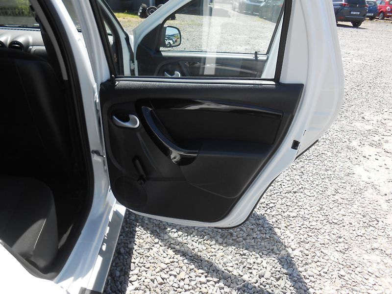 Dacia Duster 1.5DCi, KLIMA, Tažné!! - fotka 17 z 32