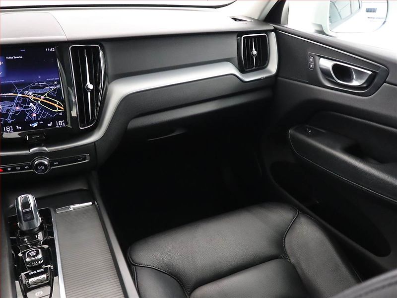 Volvo XC60 (2017) T8 Twin Engine - fotka 8 z 24