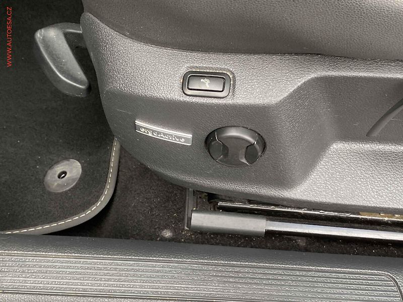 Volkswagen Golf (2013) 1.2 TSi VII, Comfortline - fotka 12 z 18