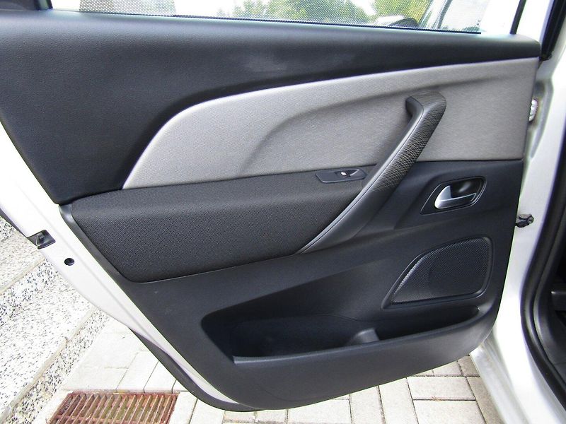 Citroën C4 Picasso (2015) 1.6 HDI 88kW PLNÁ VÝBAVA - fotka 20 z 40