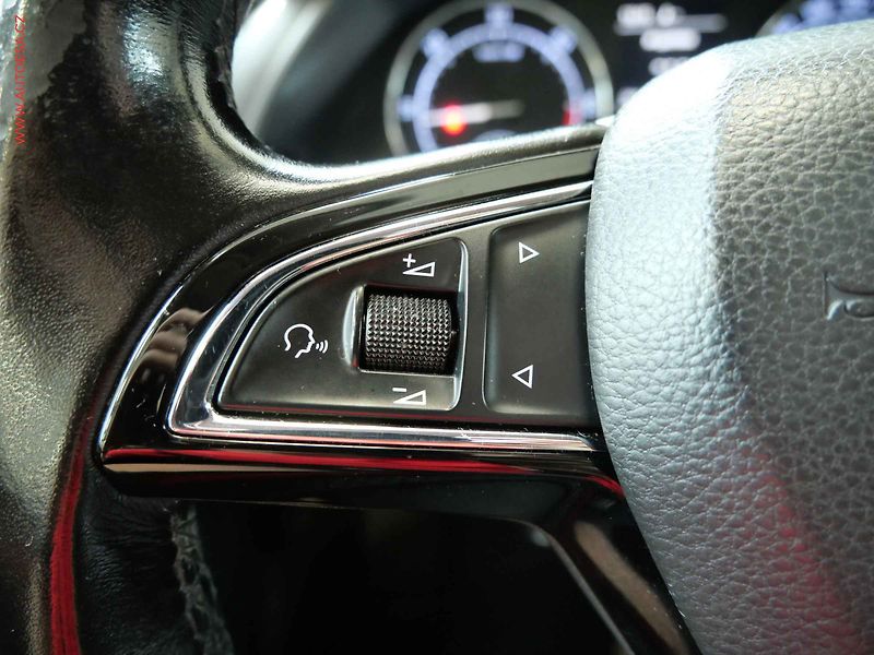 Škoda Superb (2016) 2.0TDi, ČR, Bixen, AC, park - fotka 17 z 21