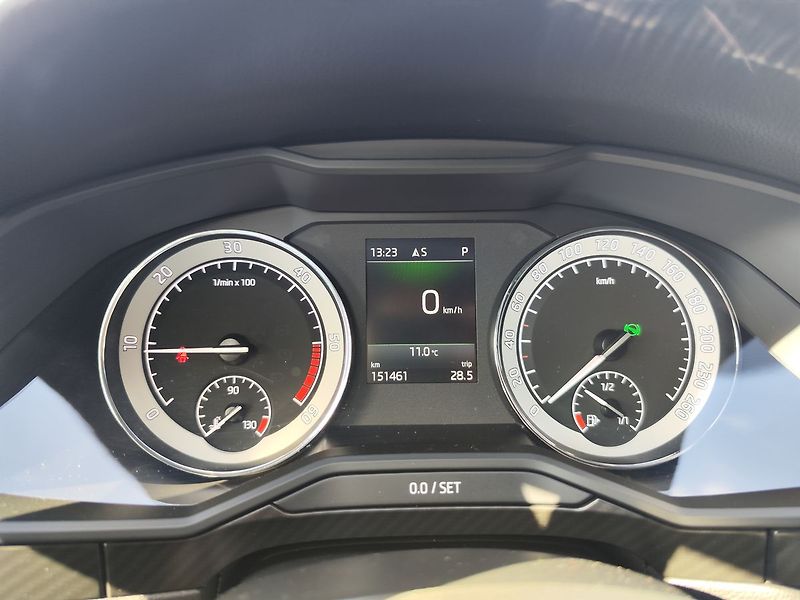 Škoda Superb 2.0 TDi/147kW Sportline DSG - fotka 18 z 34