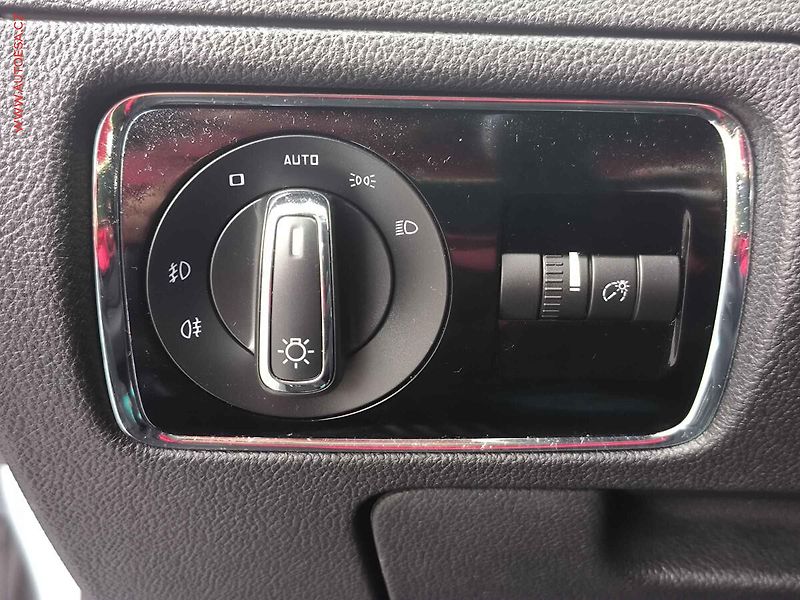 Škoda Superb (2014) 2.0 TDi 4x4, ČR, Outdoor, AT - fotka 18 z 22