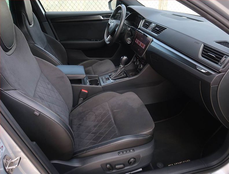Škoda Superb (2019) Sportline 2.0 TDI - fotka 9 z 25