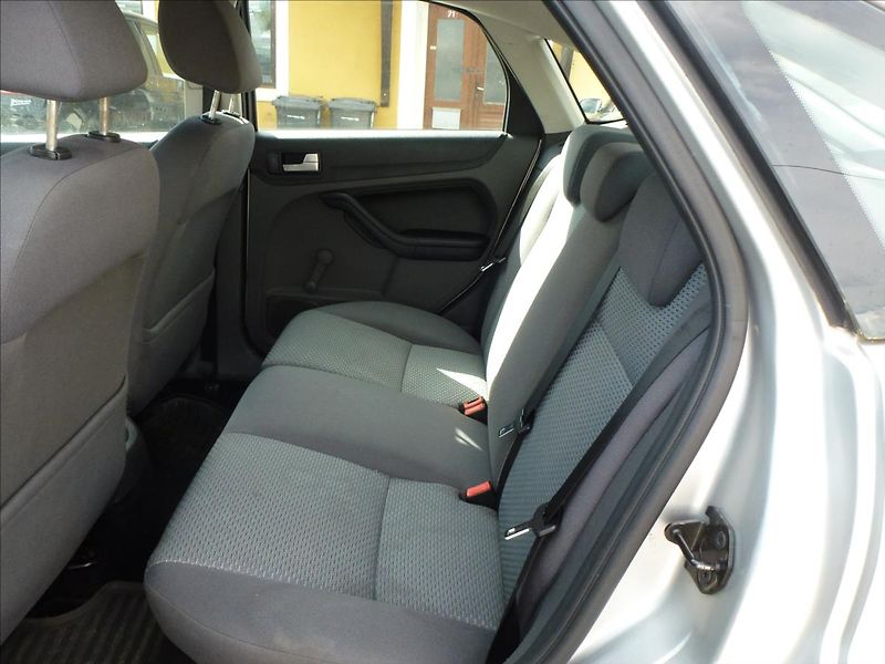 Ford Focus 1,6 16V NOVÁ STK - fotka 19 z 48
