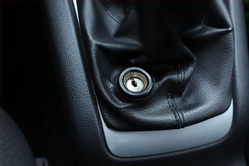 Škoda Octavia (2009) Ambiente 1.9 TDI, Serv.kniha - fotka 21 z 21