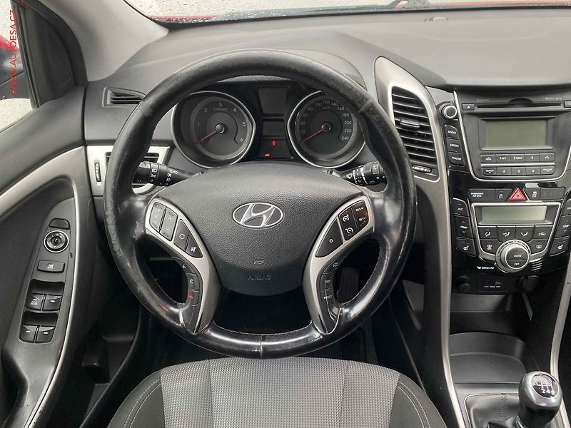 Hyundai i30 (2014) 1.6 CRDI, ČR, autoAC - fotka 11 z 16
