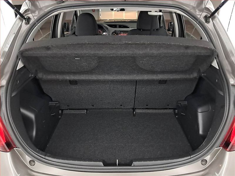 Toyota Yaris (2017) 1.33 Dual VVT-i, Automat - fotka 14 z 17