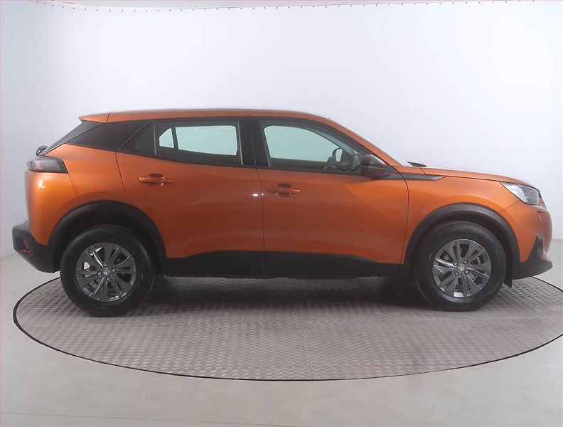 Peugeot 2008 (2022) Active 1.2 PureTech - fotka 6 z 15