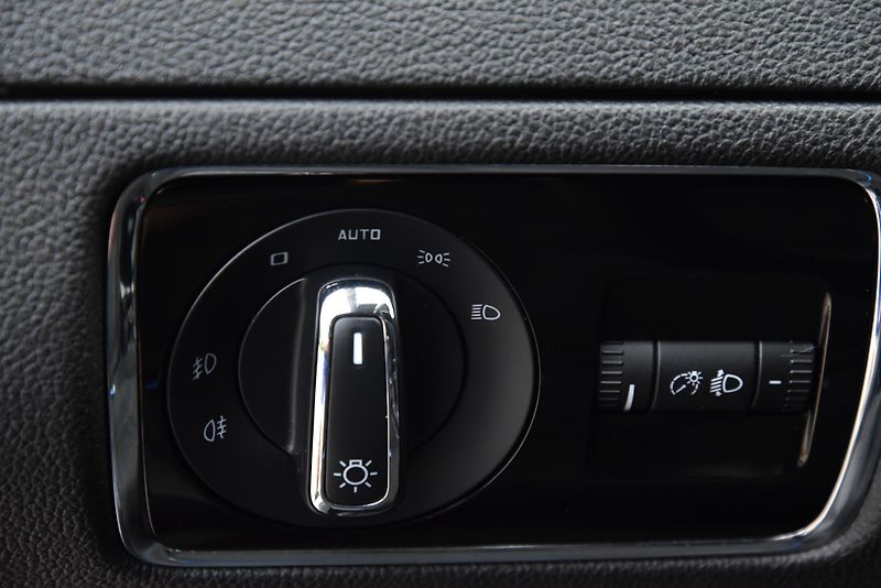 Škoda Superb 1.6 TDi 6st,KLIMA,NAVI,PDC,ALU - fotka 10 z 39