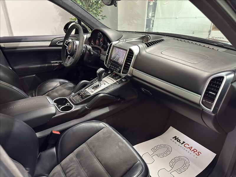 Porsche Cayenne 3,0   D VZDUCH PANO BOSE 360 - fotka 22 z 44