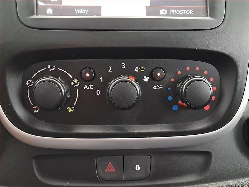 Renault Trafic (2016) 1.6 dCi, Bus, 8Míst, ČR, 1Maj - fotka 15 z 19