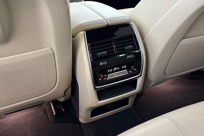 BMW X5 xDrive40i - fotka 27 z 29