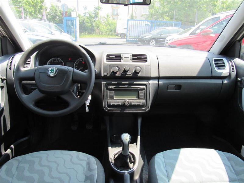Škoda Fabia 1,2 HTP 44KW Ambiente - fotka 11 z 29