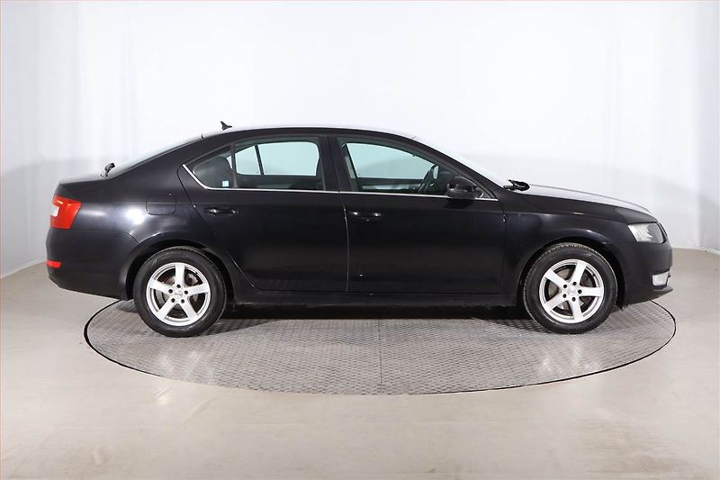 Škoda Octavia (2013) 1.2 TSI, Serv.kniha, Tempomat - fotka 6 z 24