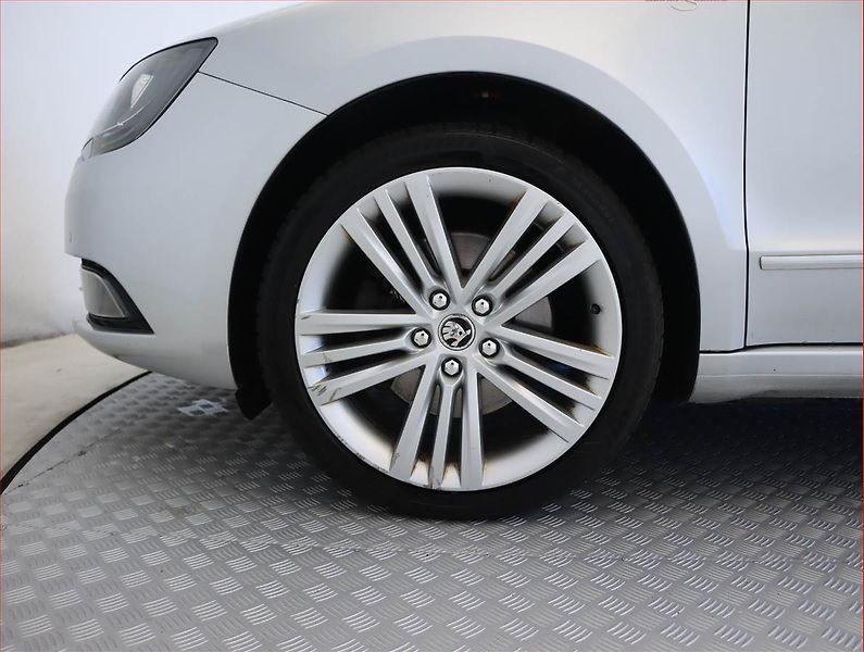 Škoda Superb (2013) Laurin&Klement 2.0 TDI - fotka 15 z 21