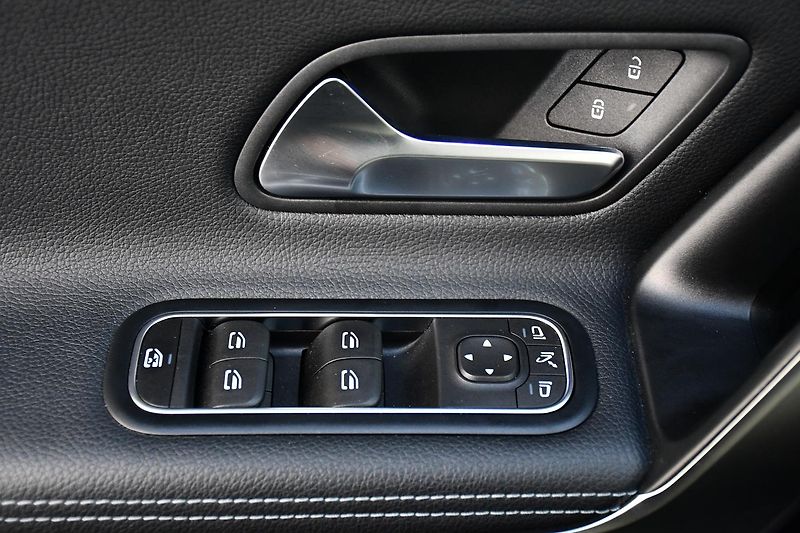 Mercedes-Benz Třídy A A180 NTOP ČR 1M - fotka 25 z 54