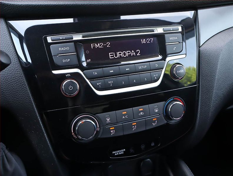 Nissan Qashqai (2015) 1.2 DIG-T, Serv.kniha, Xenony - fotka 11 z 12