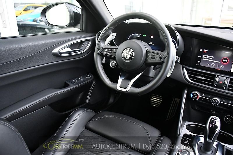 Alfa Romeo Giulia 2.0T 16V 206kW VELOCE AT8 Q4 - fotka 21 z 53
