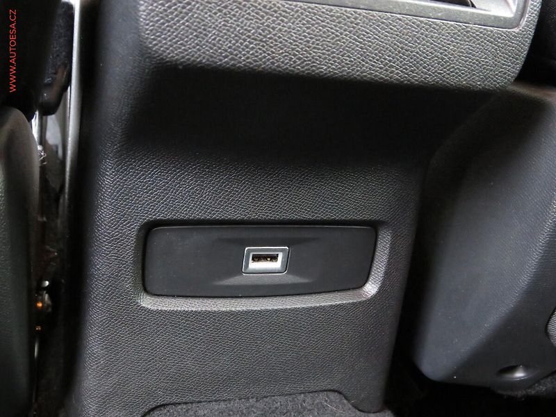 Citroën C4 (2021) 1.2 PT, 1.maj,ČR, LED, navi - fotka 26 z 36