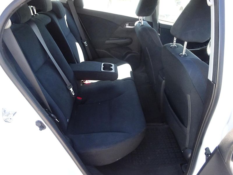 Honda Civic 1.8 i-VTEC 104kW TOURING - fotka 11 z 24