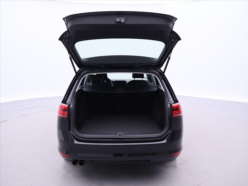 Volkswagen Golf 1,4 TSI Highline Bi-xenon - fotka 9 z 28