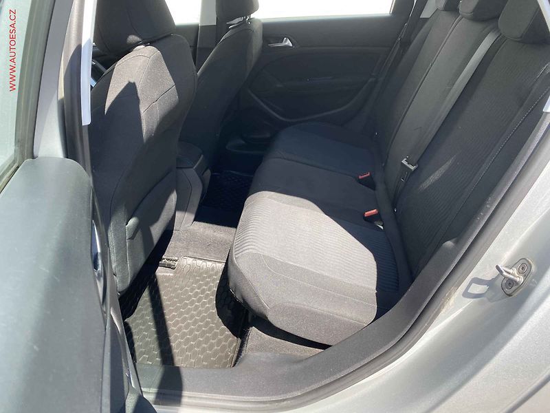 Peugeot 308 (2016) 1.6HDi, AC, tempo, park.čidla - fotka 10 z 15