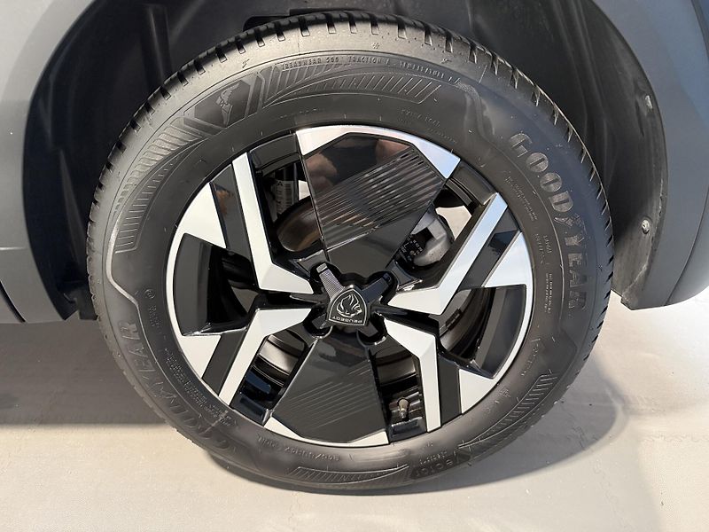 Peugeot 2008 ALLURE 1.2 PureTech 130 S&S EA - fotka 12 z 12