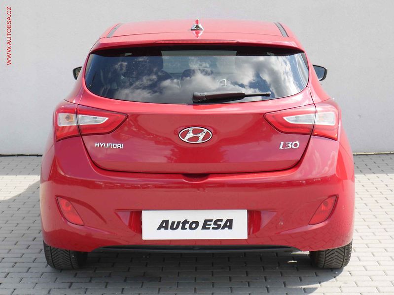 Hyundai i30 (2014) 1.6 CRDI, ČR, AC, výhřev sed. - fotka 5 z 19