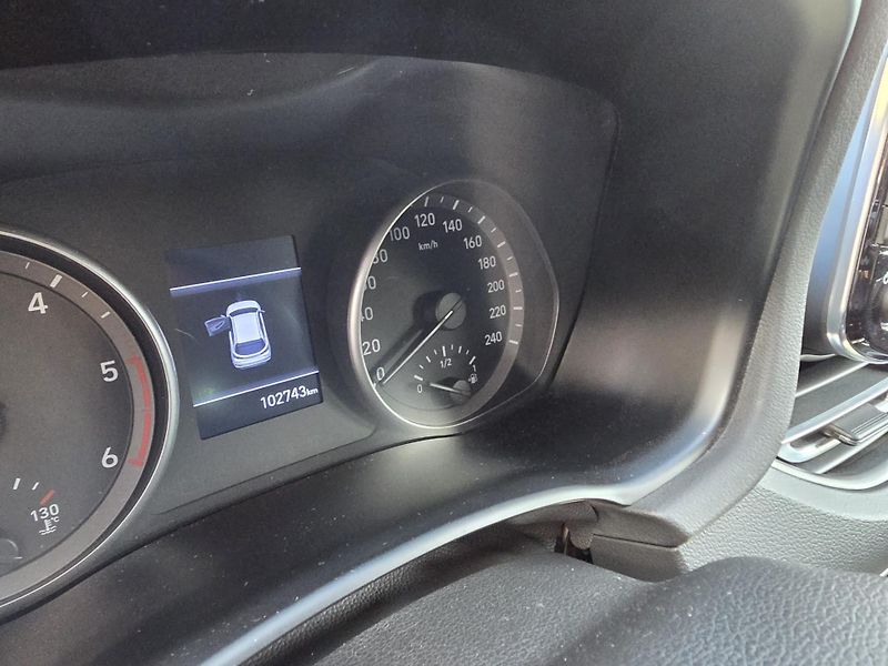 Hyundai i30 1.6-AUTOMAT-KAMERA-PRAV.SERVIS - fotka 8 z 17