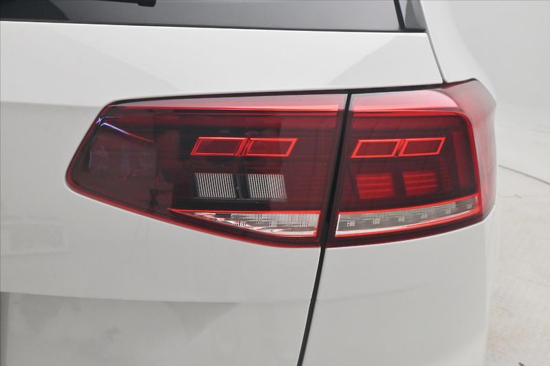 Volkswagen Passat 2,0 TDI 110kW DSG Business Zár - fotka 30 z 31