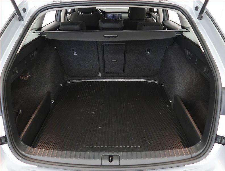 Škoda Octavia (2023) Ambition 2.0 TDI, ČR,1.maj - fotka 13 z 25