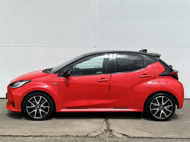 Toyota Yaris 1.5 HSD e-CVT Premier Edition - fotka 8 z 23