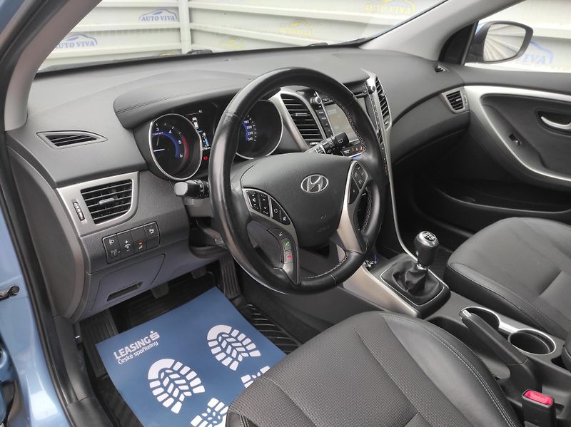 Hyundai i30 1.6 CRDI 94kw Trikolor - fotka 9 z 43