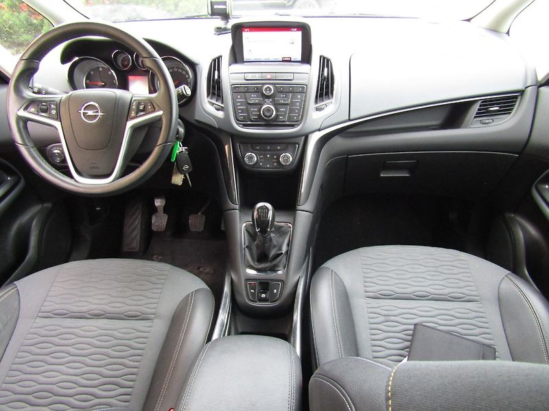 Opel Zafira (2015) 2.0 CDTi ÚPLNÁ SERVISNÍ HISTOR - fotka 15 z 48
