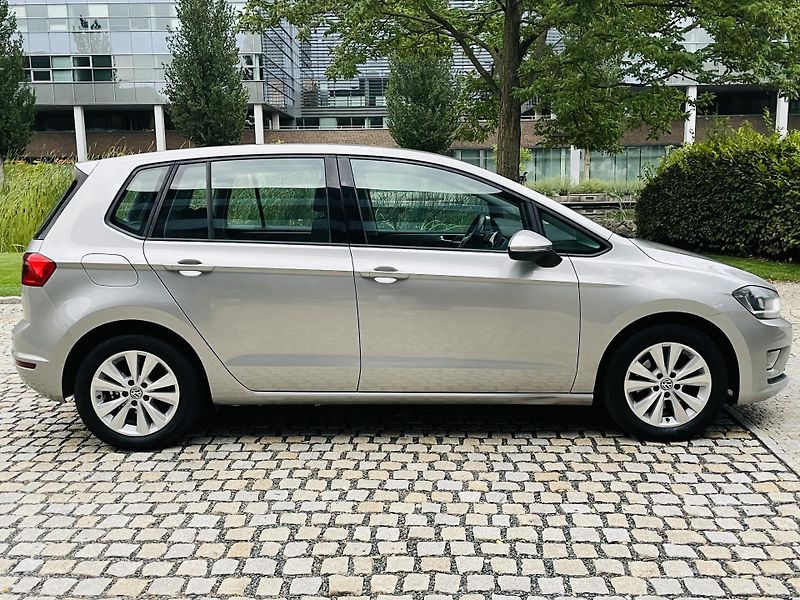 Volkswagen Golf Sportsvan 1.6TDI MANUÁL SENZORY TEMPOMAT - fotka 11 z 40