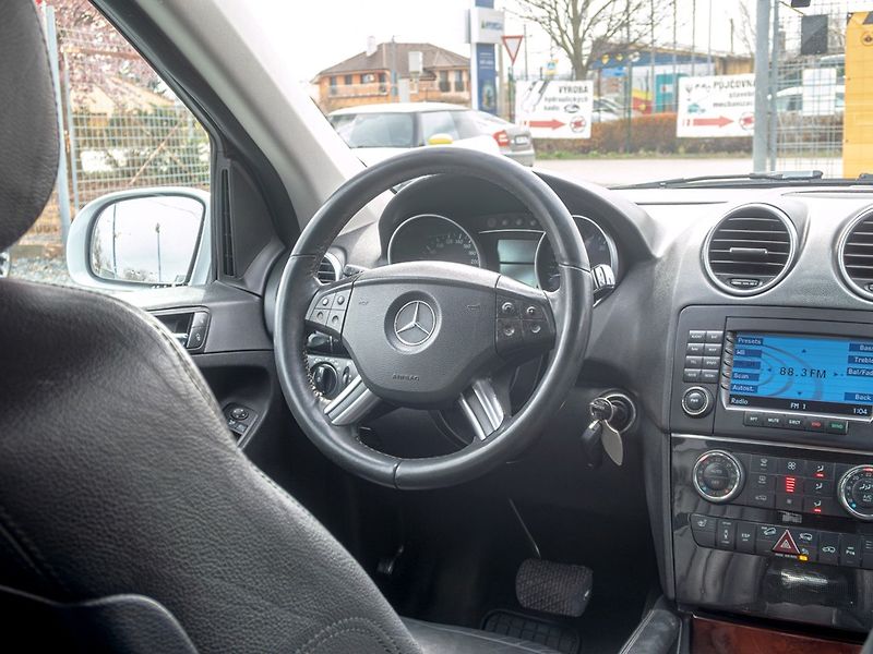 Mercedes-Benz Třídy M (2006) 350D 165KW 4Matic – KŮŽE - fotka 13 z 40