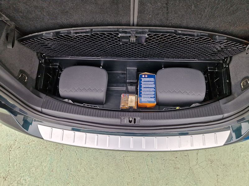 Volkswagen Touran Comfortline 1.2 TSI 7 míst - fotka 13 z 35