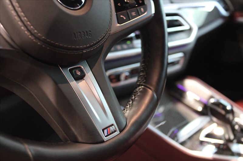 BMW X6 M50i xDrive adLED/360°/H&K - fotka 13 z 47