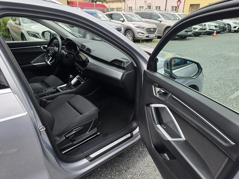 Audi Q3 2.0 40TFSI 4x4 Led S-Tronic  - fotka 17 z 18
