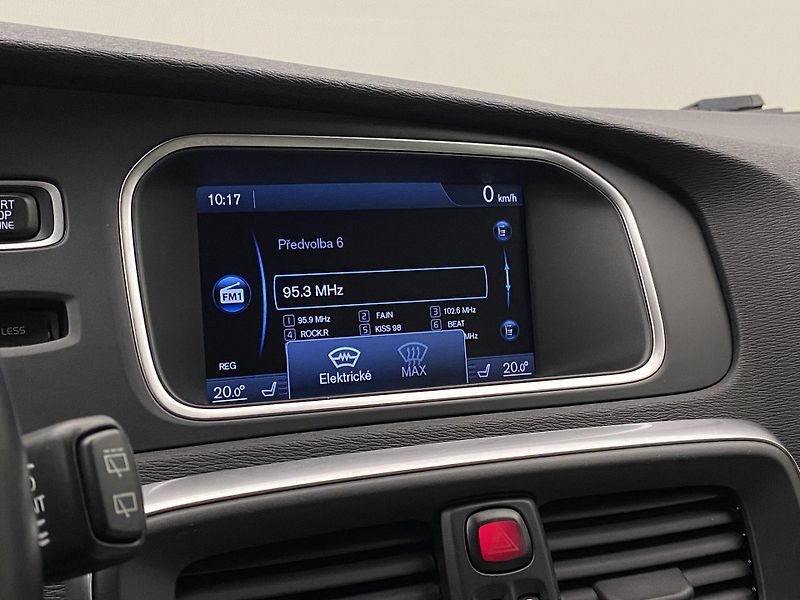 Volvo V40 D4 SUMMUM AUT CZ REZERVACE - fotka 38 z 45