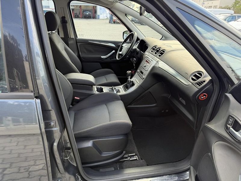 Ford S-MAX 1.8 TDCi 92 kW Titanium 7 míst - fotka 12 z 16