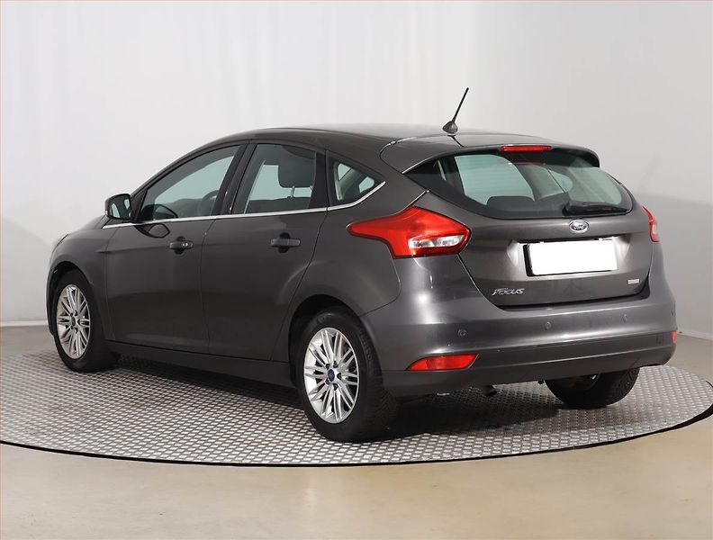 Ford Focus (2018) 1.0 EcoBoost, Tempomat - fotka 4 z 17