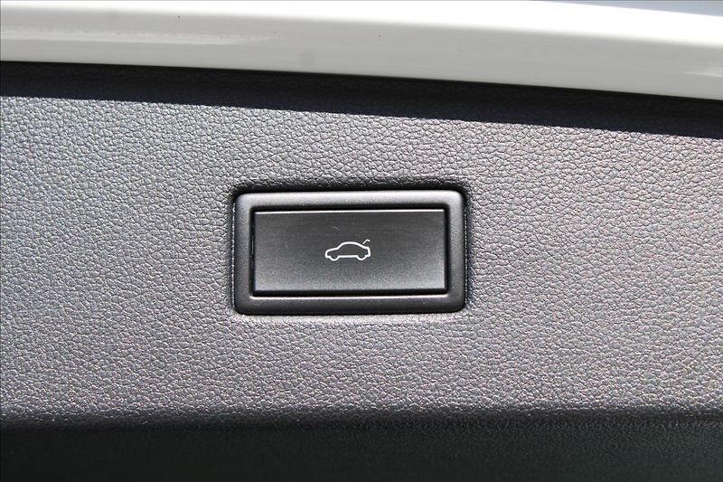 Volkswagen Tiguan 2,0 TDI  1.MAJ,A/T,4x4,R-LINE - fotka 36 z 41