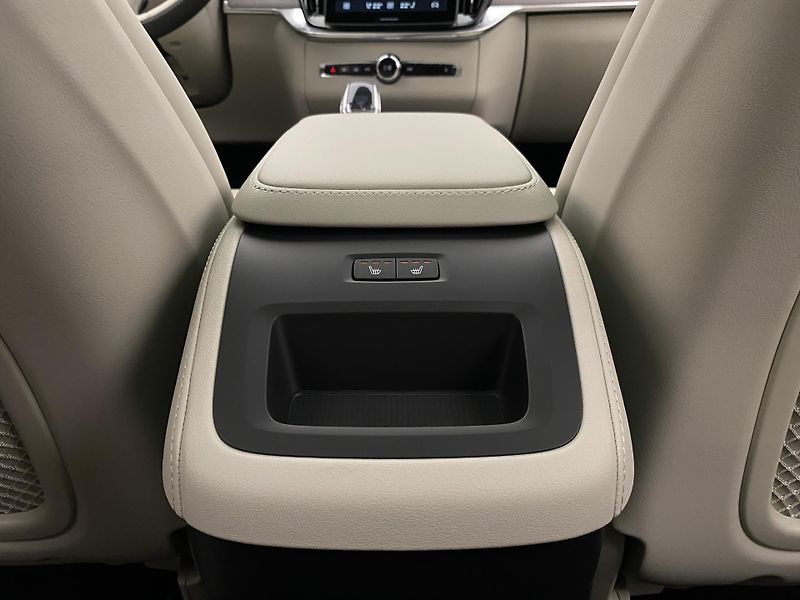 Volvo XC90 (2026) B5 AWD AUT BRIGHT PLUS 7míst - fotka 70 z 70