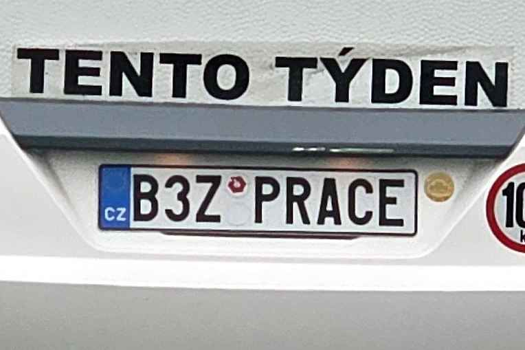 Jedna z finálových SPZ.